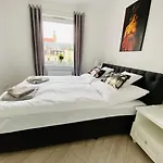 Апартаменты Sunrise Еленя-Гура